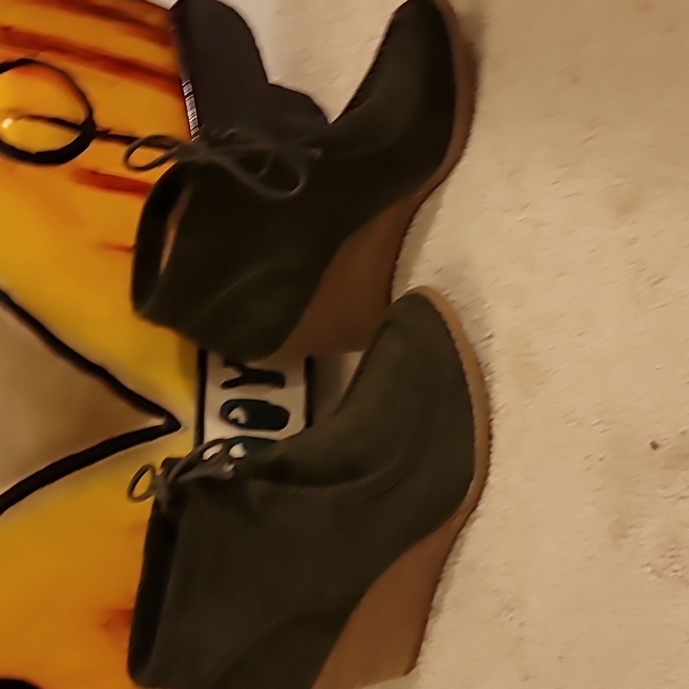 Shoes - Picture 2 of 2